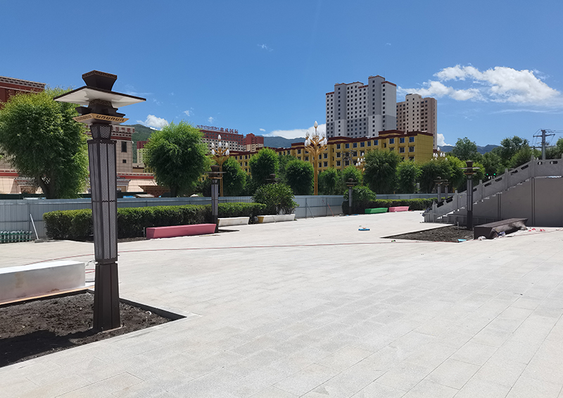 青海同仁市廣場景觀燈項(xiàng)目